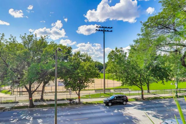 3009 N Damen Avenue 2, Chicago, IL 60618