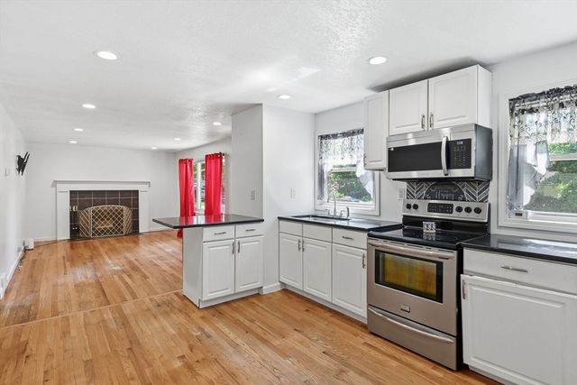 881 Roosevelt Ave, Springfield, MA 01109