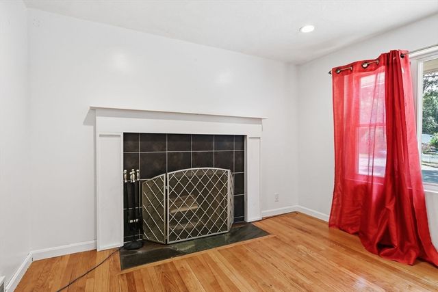 881 Roosevelt Ave, Springfield, MA 01109