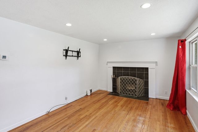 881 Roosevelt Ave, Springfield, MA 01109