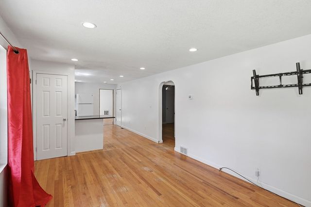 881 Roosevelt Ave, Springfield, MA 01109