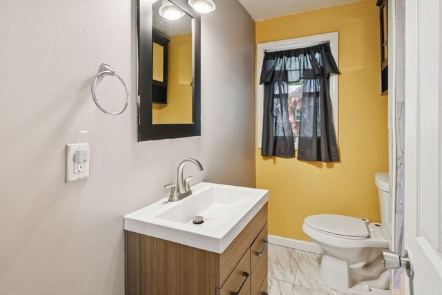 881 Roosevelt Ave, Springfield, MA 01109