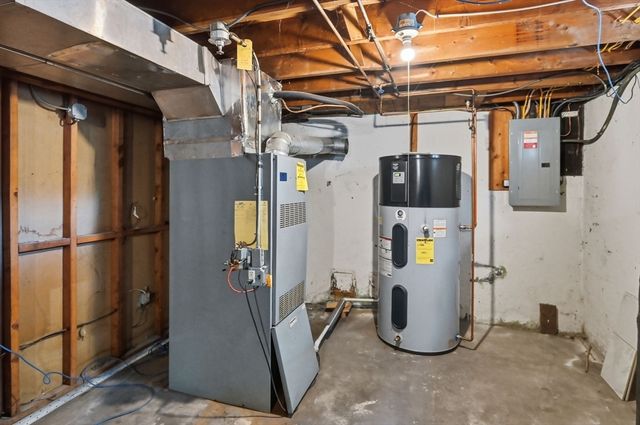 881 Roosevelt Ave, Springfield, MA 01109