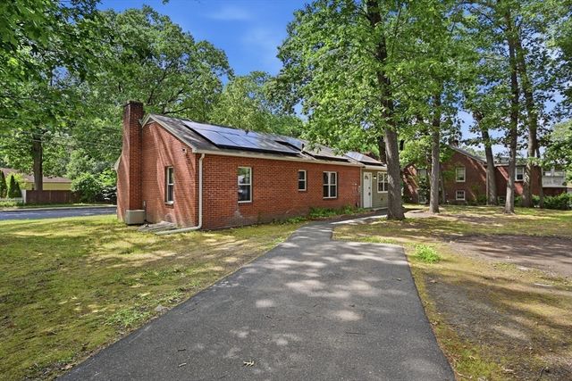 881 Roosevelt Ave, Springfield, MA 01109