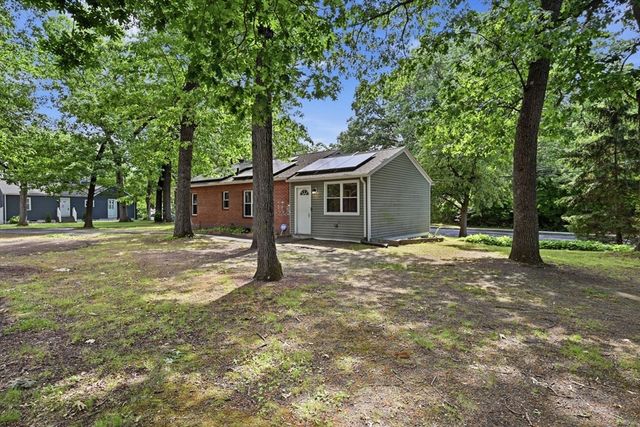 881 Roosevelt Ave, Springfield, MA 01109