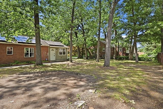 881 Roosevelt Ave, Springfield, MA 01109
