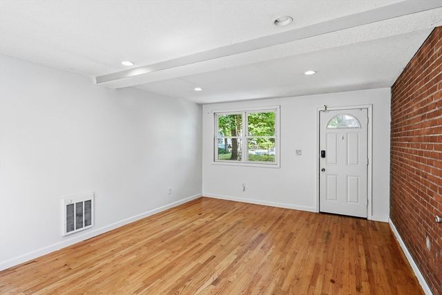 881 Roosevelt Ave, Springfield, MA 01109