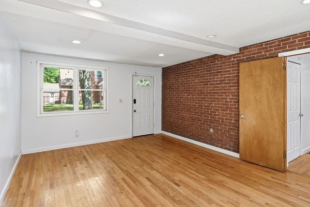 881 Roosevelt Ave, Springfield, MA 01109