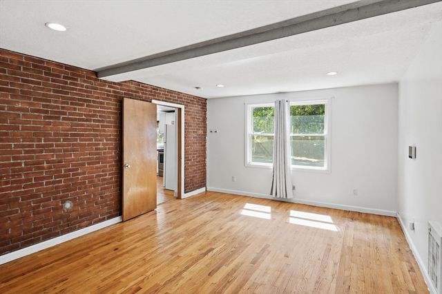 881 Roosevelt Ave, Springfield, MA 01109