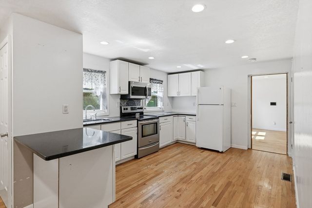 881 Roosevelt Ave, Springfield, MA 01109