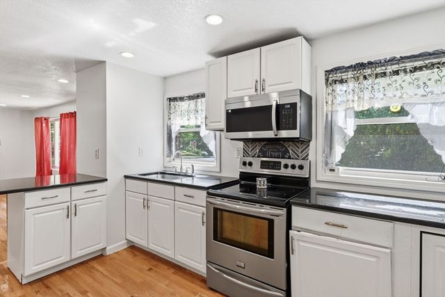 881 Roosevelt Ave, Springfield, MA 01109