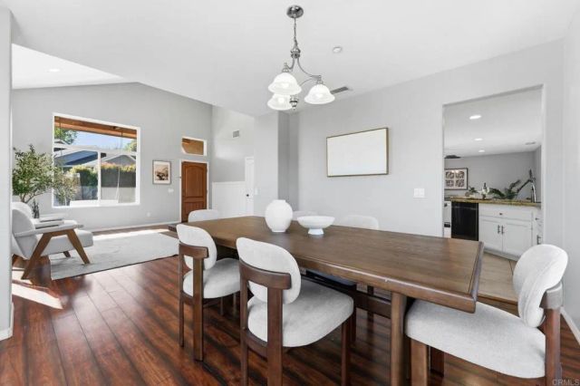 209 Journeys End, Vista, CA 92083