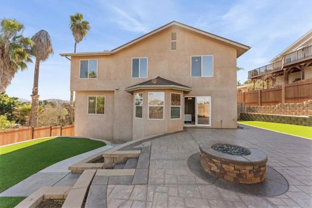 209 Journeys End, Vista, CA 92083