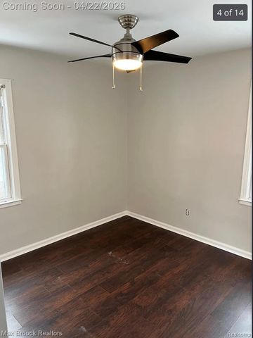 24281 Parklawn Street, Oak Park, MI 48237