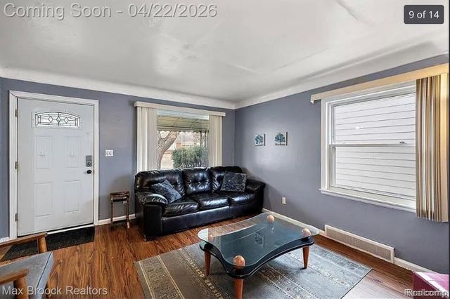 24281 Parklawn Street, Oak Park, MI 48237