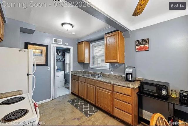 24281 Parklawn Street, Oak Park, MI 48237