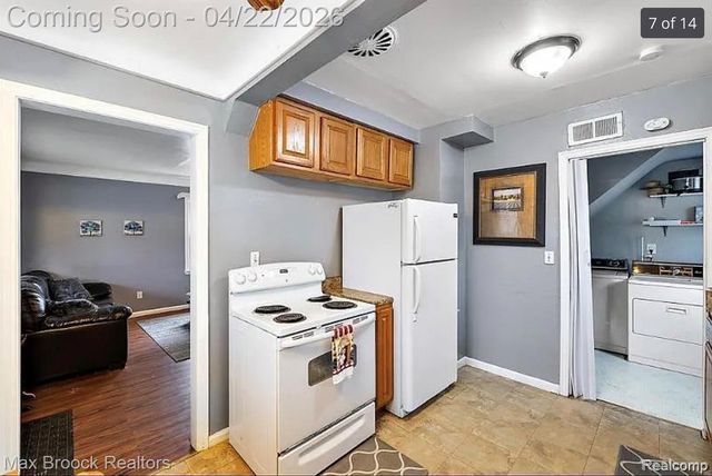 24281 Parklawn Street, Oak Park, MI 48237