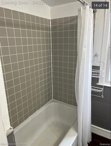 24281 Parklawn Street, Oak Park, MI 48237