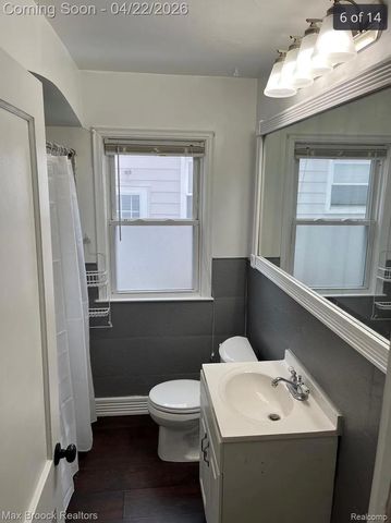 24281 Parklawn Street, Oak Park, MI 48237