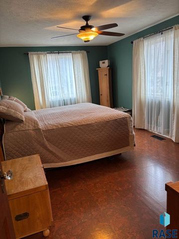 2115 S 4th Ave Avenue, Sioux Falls, SD 57105