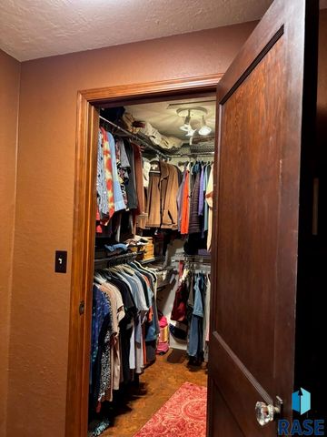 2115 S 4th Ave Avenue, Sioux Falls, SD 57105