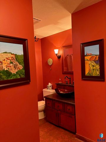 2115 S 4th Ave Avenue, Sioux Falls, SD 57105