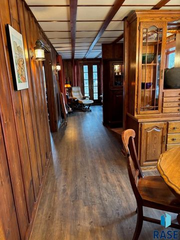 2115 S 4th Ave Avenue, Sioux Falls, SD 57105