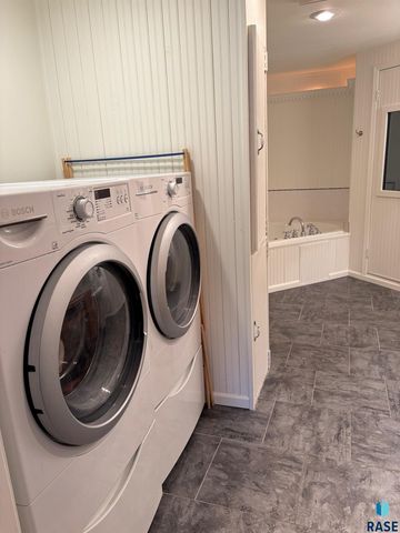 2115 S 4th Ave Avenue, Sioux Falls, SD 57105