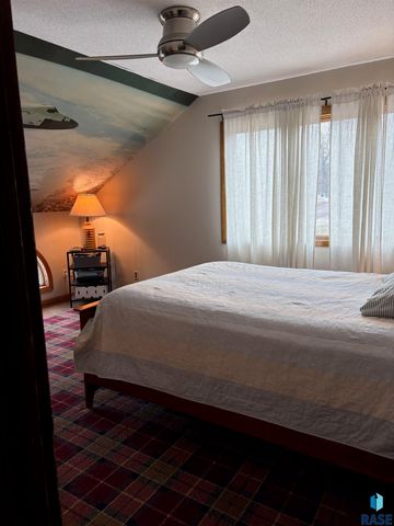 2115 S 4th Ave Avenue, Sioux Falls, SD 57105