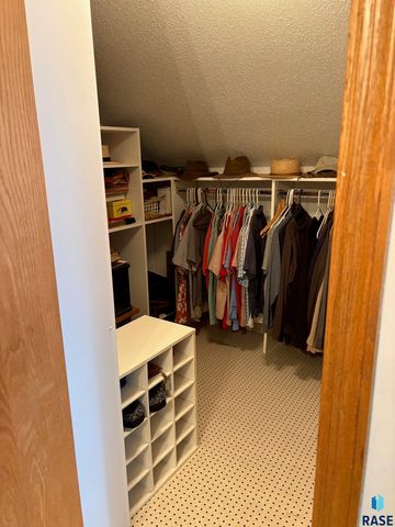 2115 S 4th Ave Avenue, Sioux Falls, SD 57105