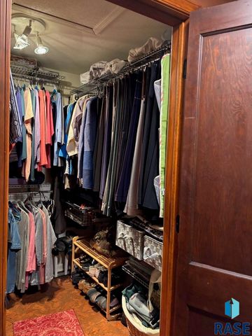 2115 S 4th Ave Avenue, Sioux Falls, SD 57105