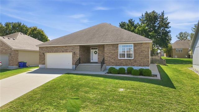 3904 SW Briarwood Oaks Drive, Blue Springs, MO 64015