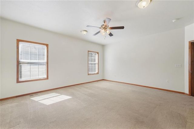 3904 SW Briarwood Oaks Drive, Blue Springs, MO 64015
