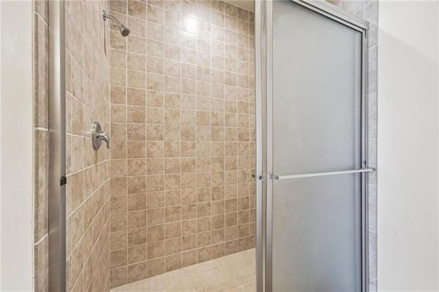 3904 SW Briarwood Oaks Drive, Blue Springs, MO 64015