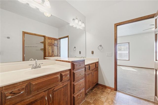 3904 SW Briarwood Oaks Drive, Blue Springs, MO 64015