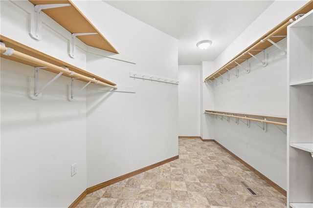 3904 SW Briarwood Oaks Drive, Blue Springs, MO 64015