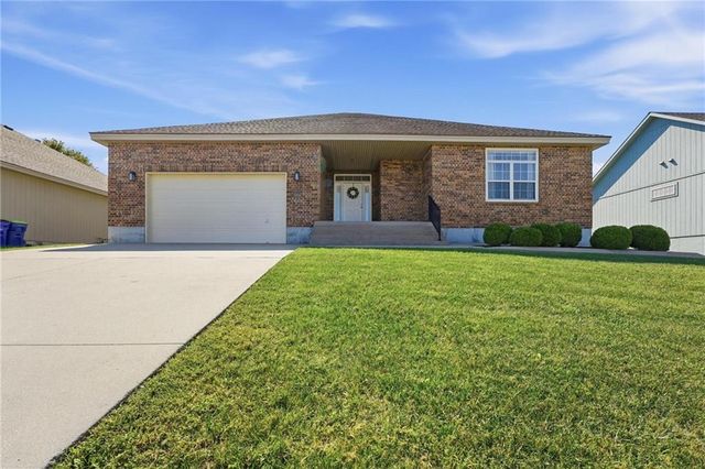 3904 SW Briarwood Oaks Drive, Blue Springs, MO 64015