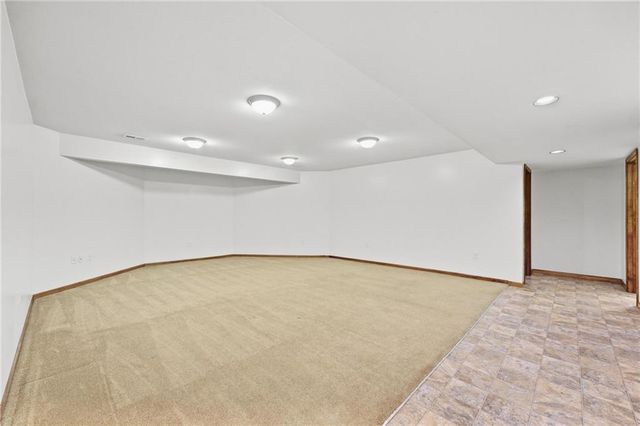 3904 SW Briarwood Oaks Drive, Blue Springs, MO 64015