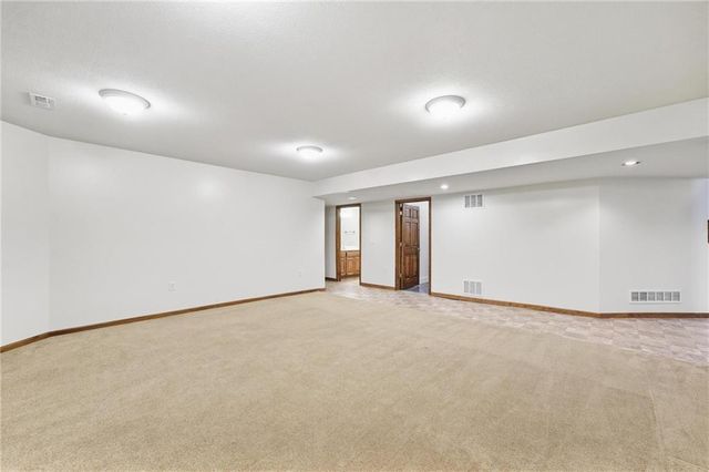3904 SW Briarwood Oaks Drive, Blue Springs, MO 64015