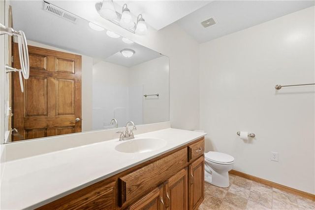 3904 SW Briarwood Oaks Drive, Blue Springs, MO 64015