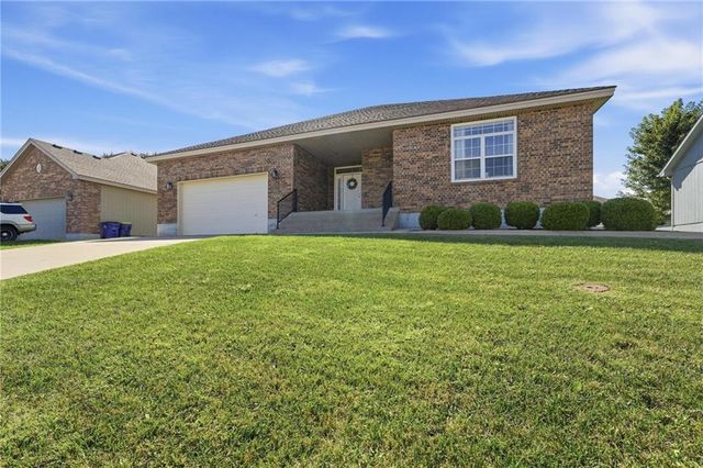 3904 SW Briarwood Oaks Drive, Blue Springs, MO 64015
