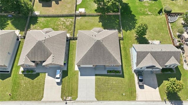 3904 SW Briarwood Oaks Drive, Blue Springs, MO 64015