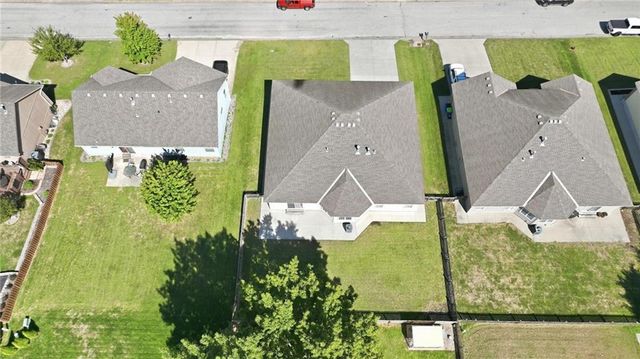 3904 SW Briarwood Oaks Drive, Blue Springs, MO 64015