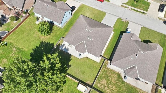 3904 SW Briarwood Oaks Drive, Blue Springs, MO 64015