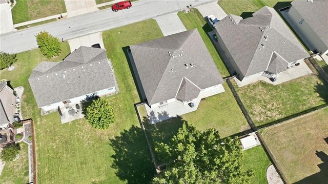 3904 SW Briarwood Oaks Drive, Blue Springs, MO 64015