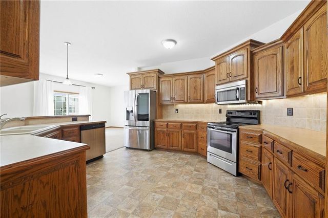 3904 SW Briarwood Oaks Drive, Blue Springs, MO 64015