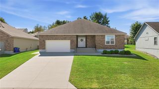 3904 SW Briarwood Oaks Drive, Blue Springs, MO 64015