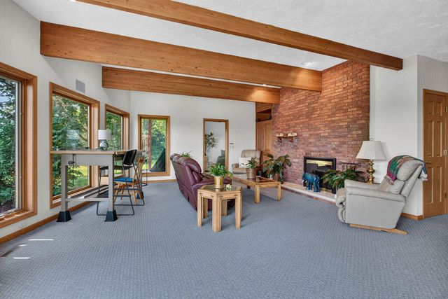 3113 W Canal Shore Drive, Leclaire, IA 52753