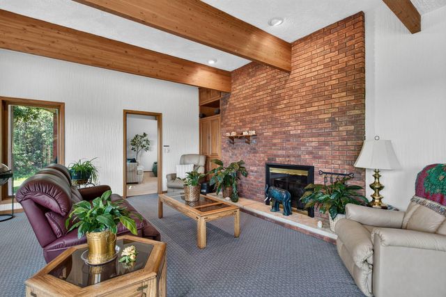 3113 W Canal Shore Drive, Leclaire, IA 52753