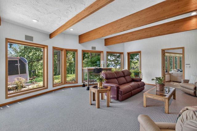 3113 W Canal Shore Drive, Leclaire, IA 52753